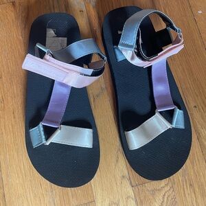 BCBG teva style nylon strap sandals
